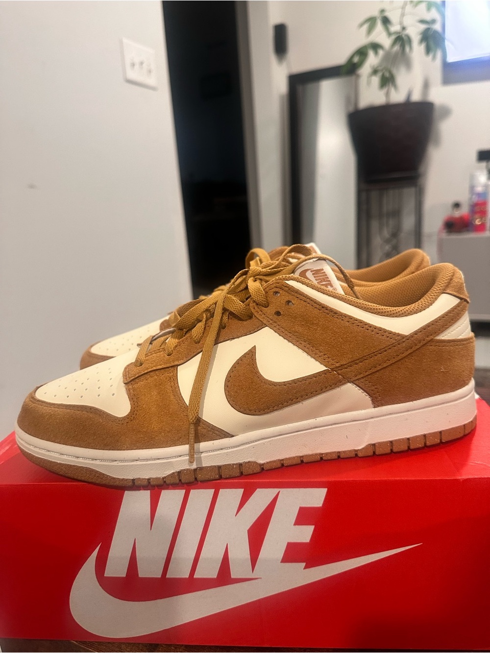 Nike Women's Tan and Cream Low-Top Sneakers